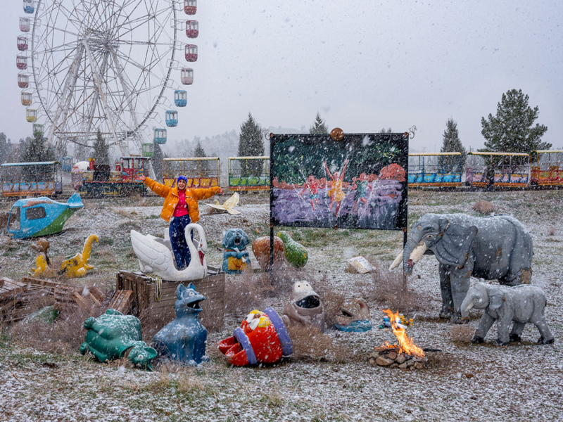 Scattered memories of a distorted future