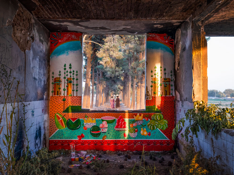 Scattered memories of a distorted future