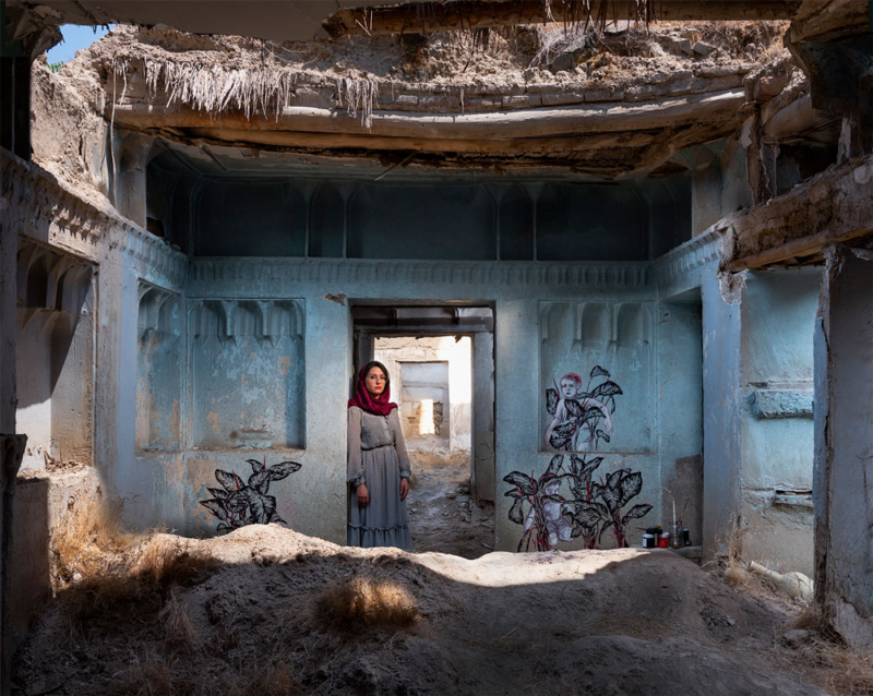 Scattered memories of a distorted future