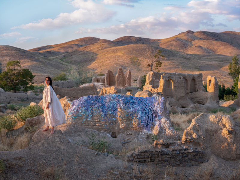 Scattered memories of a distorted future